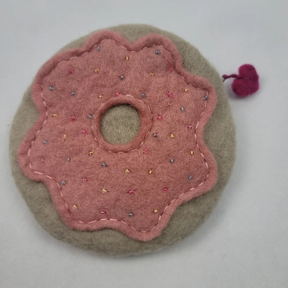 NWOT 100% wool donut coin purse / wallet‎